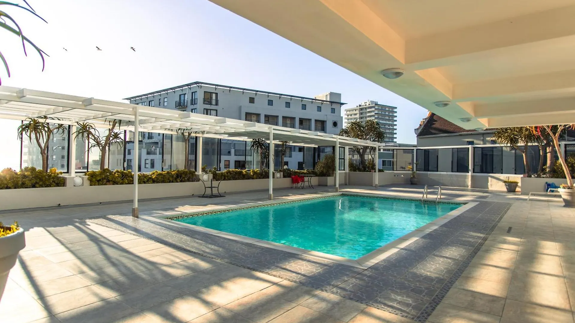 The Centurion - Pool Deck Apartment With Views! Cape Town