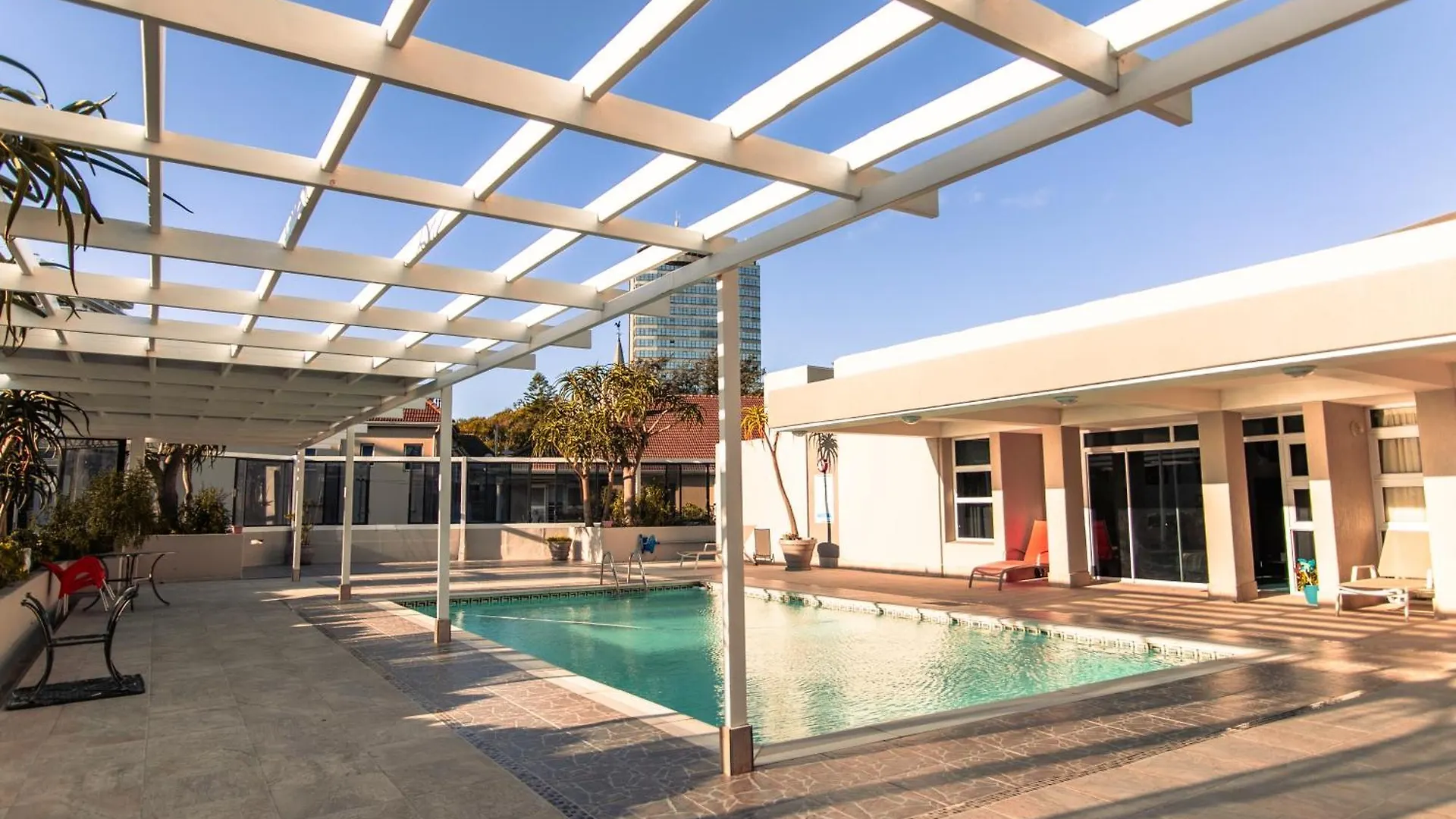 The Centurion - Pool Deck Apartment With Views! Cape Town