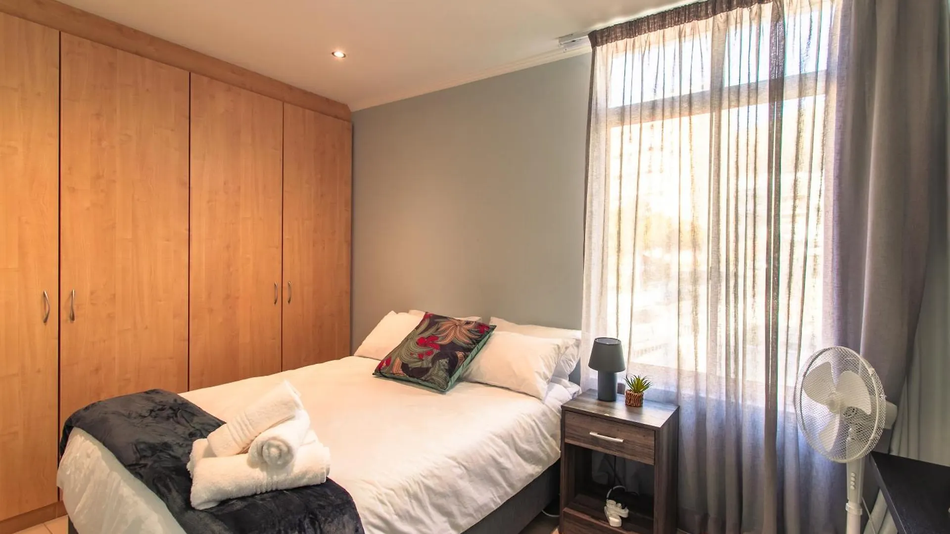 The Centurion - Pool Deck Apartment With Views! Cape Town