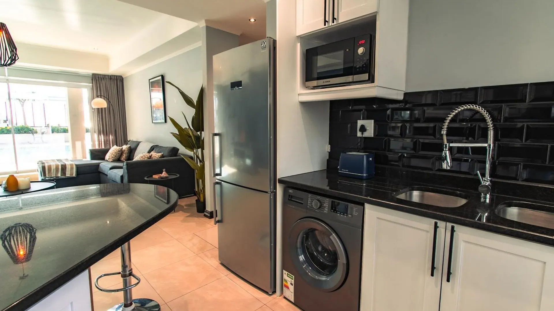 The Centurion - Pool Deck Apartment With Views! Cape Town 0*,