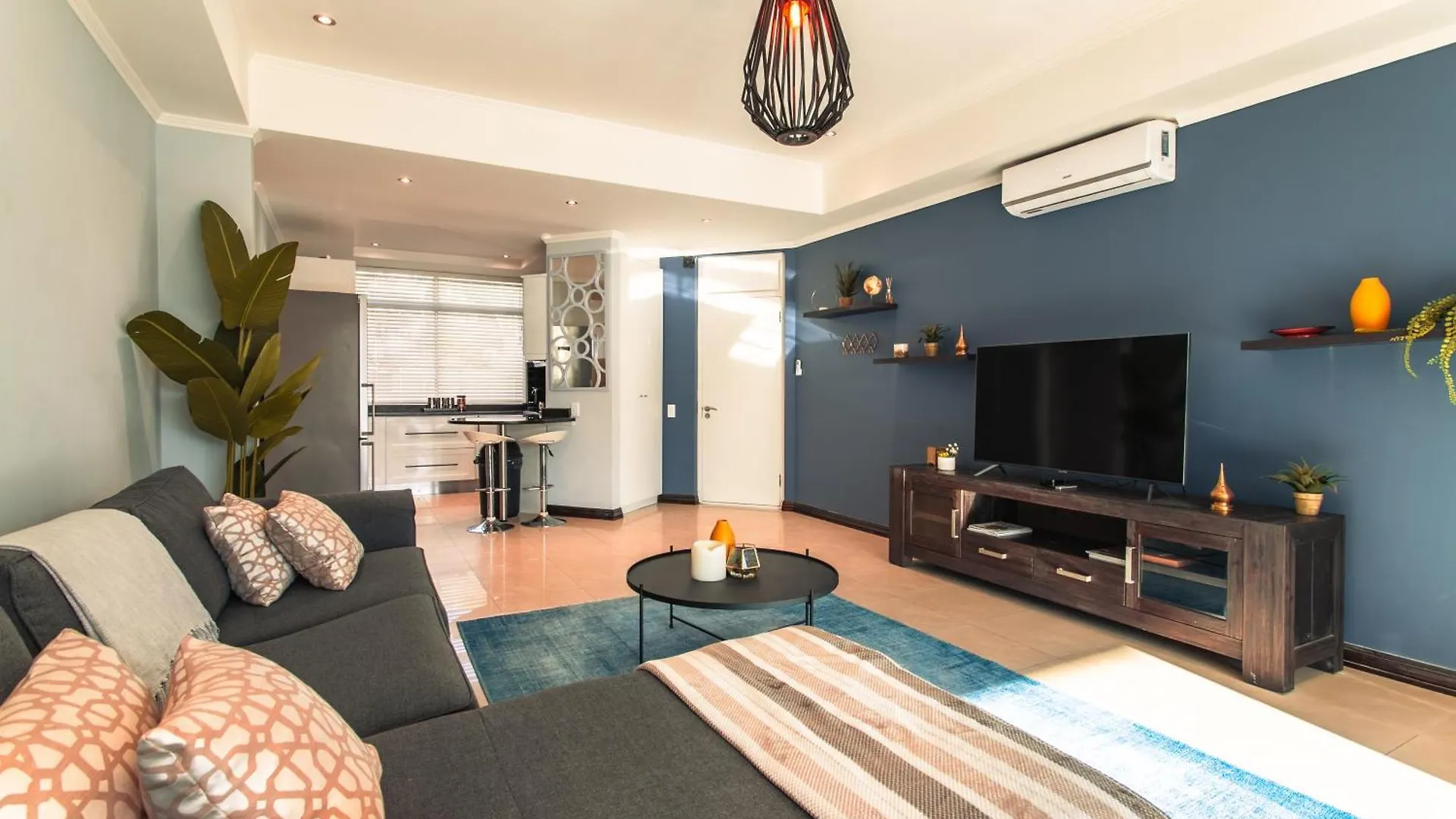 The Centurion - Pool Deck Apartment With Views! Cape Town South Africa